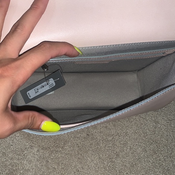 Chelsea28 cross body - Picture 7 of 9